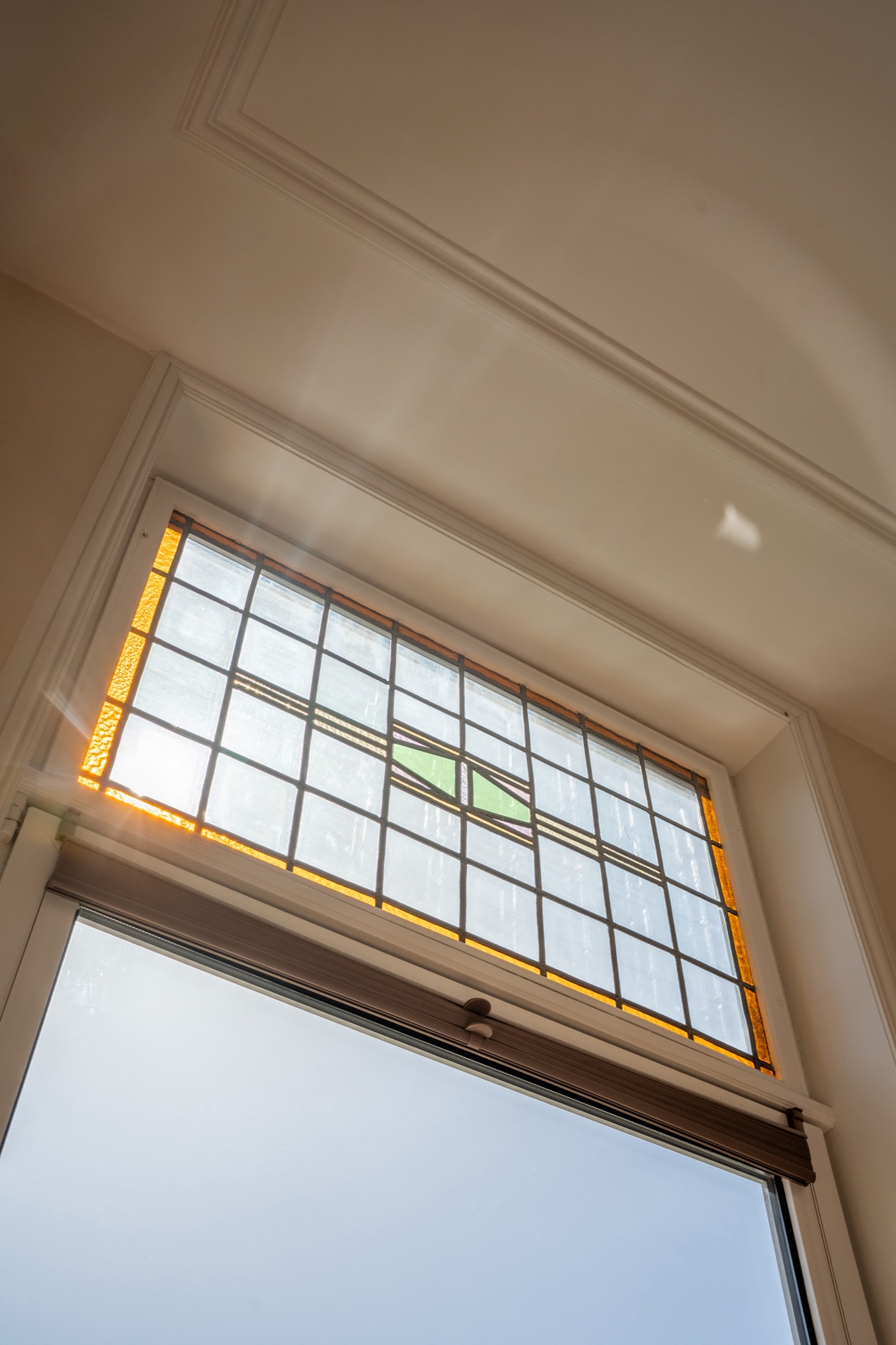 Daglicht door een glas-in-lood raam